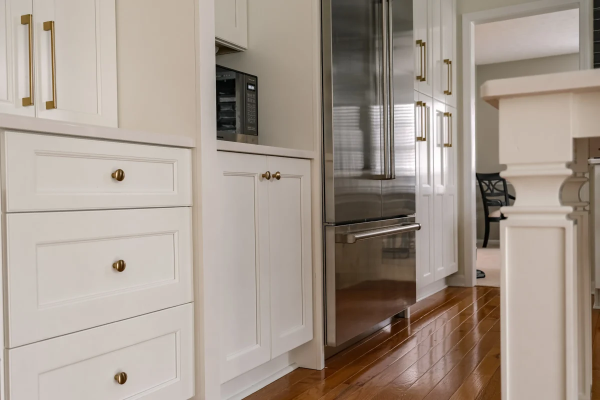kitchenremodelhudsonohquartzcountertopsstainlesssteelfridgebrasshardware1311zon Element Design Build Remodel Luxury Cabinets