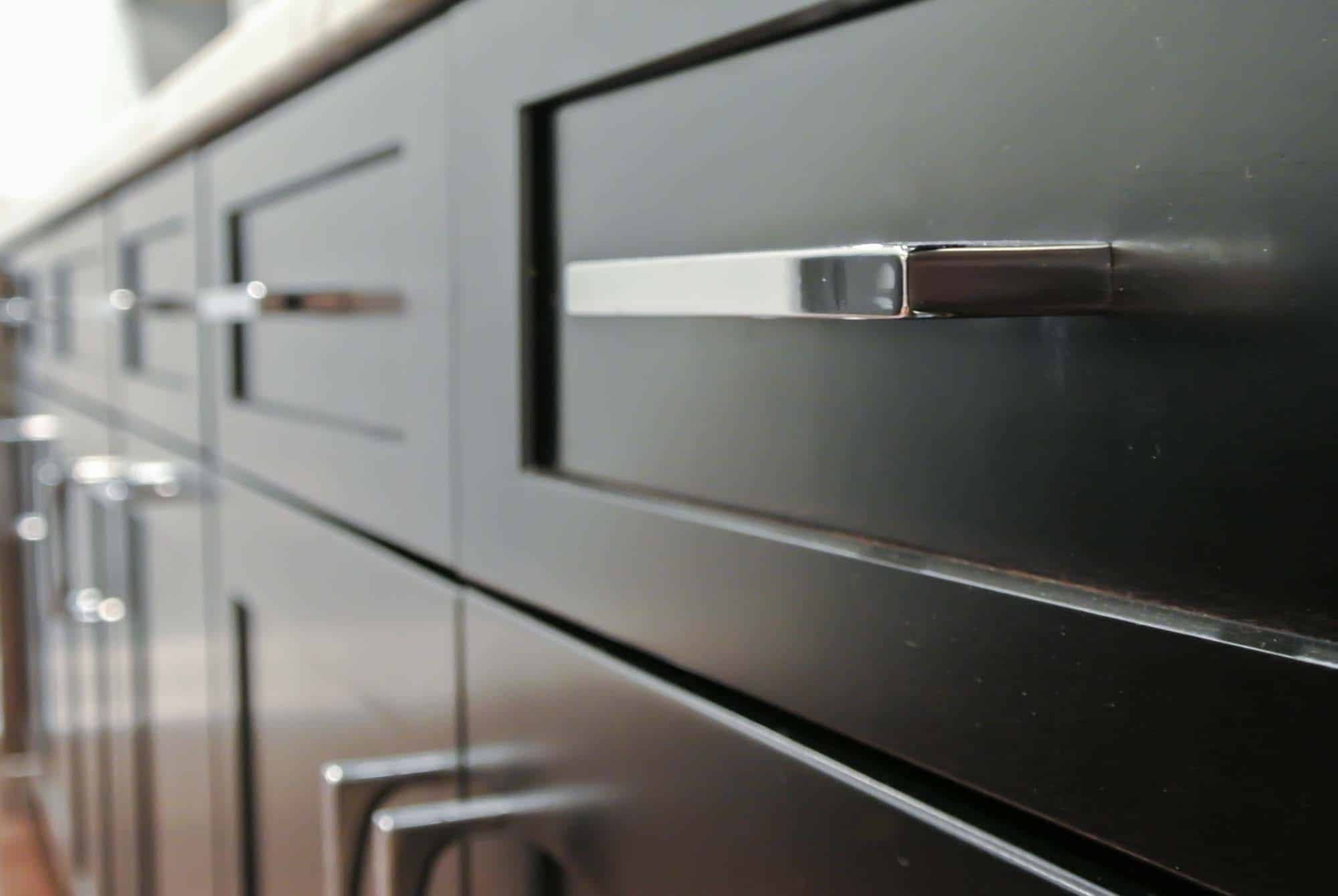 How to Choose Kitchen Cabinet Pulls  Kitchen cabinet pulls, Kitchen design  modern contemporary, Kitchen drawer pulls